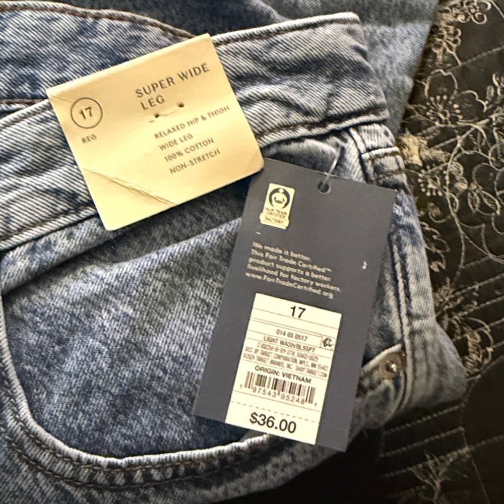NWT Universal Thread Women's Mid Rise Super Wide-Leg Jeans - Picture 5 of 6